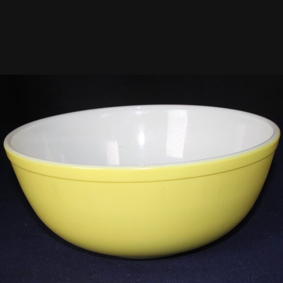 Vintage Yellow Quart Pyrex Primary Mixing Bowl #404